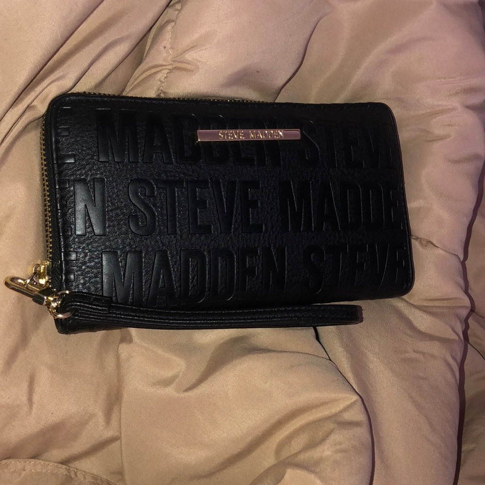 Steve Madden Wristlet